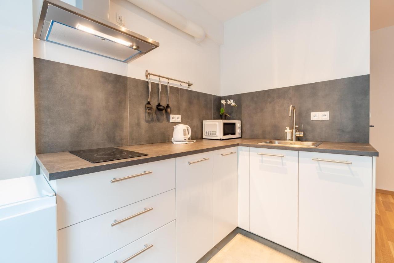 Brand New Two Room Apartment #26 With Free Secure Parking Close To Center Prague Exterior photo
