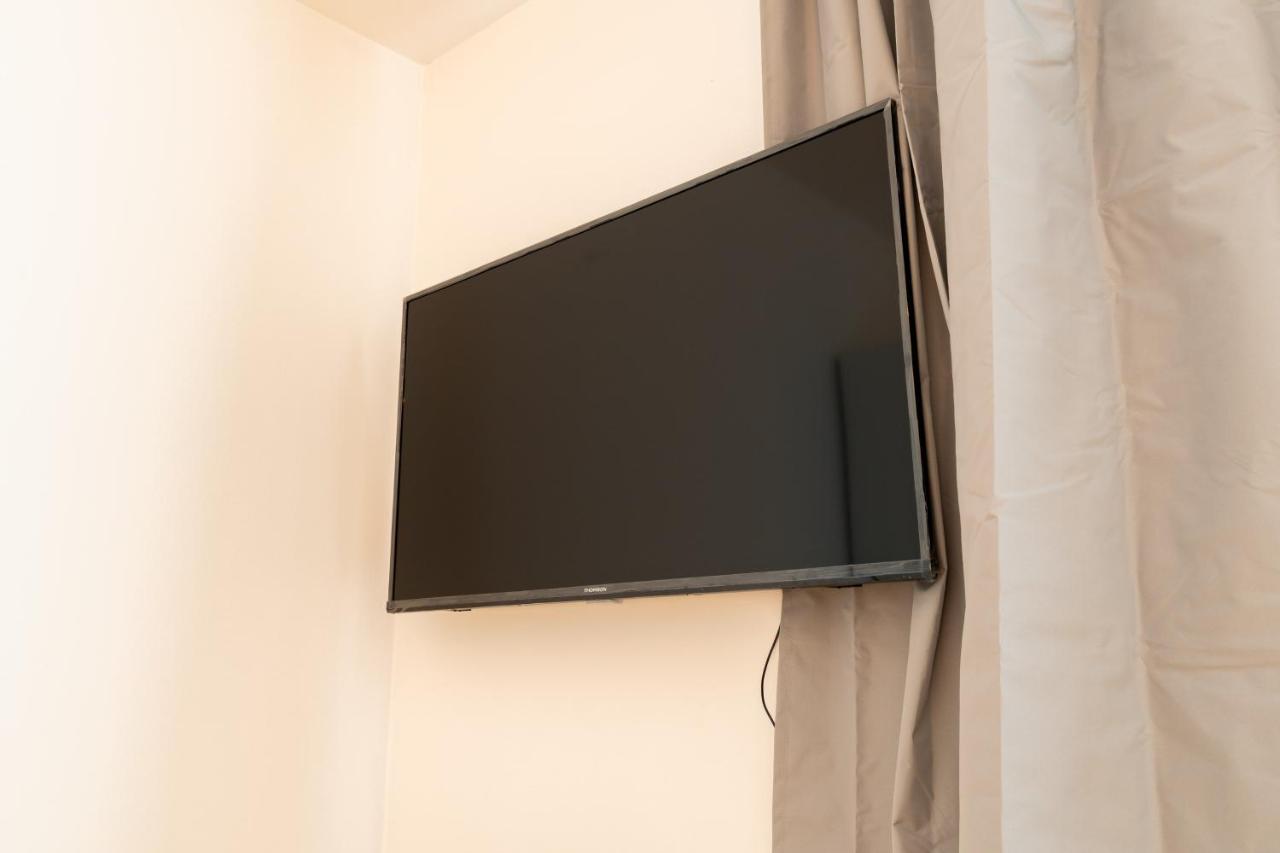 Brand New Two Room Apartment #26 With Free Secure Parking Close To Center Prague Exterior photo